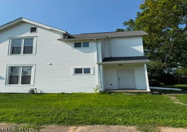 Photo 3 of Single family home for sale at 1329 Central Ave, Zanesville, OH 43701 | MLS# 5232723 | Listing updated on 2026-08-03
