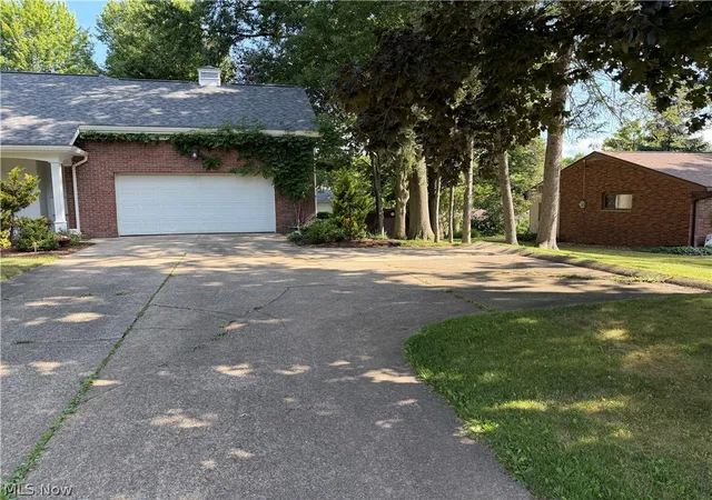 Photo 3 of Sale Pending at 554 W Main St, Dalton, OH 44618 | MLS# 5233377 | Listing updated on 2026-08-31