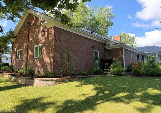 Photo 3 of Sale Pending at 554 W Main St, Dalton, OH 44618 | MLS# 5233377 | Listing updated on 2026-08-31