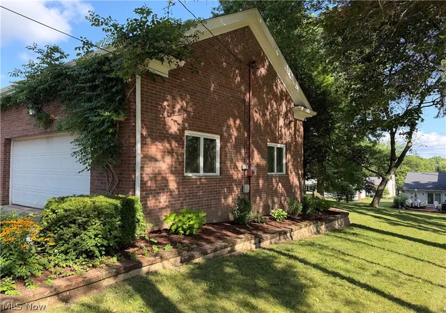 Photo 4 of Sale Pending at 554 W Main St, Dalton, OH 44618 | MLS# 5233377 | Listing updated on 2026-08-31