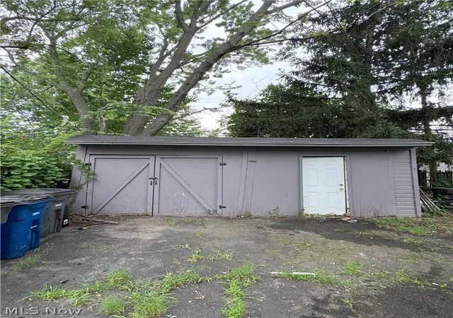 Listing Photo 2 - Condo for sale in building located at 2786 E 119th St, Cleveland, OH 44120 - Unit #