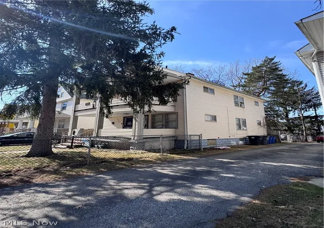 Listing Photo 4 - Condo for sale in building located at 2786 E 119th St, Cleveland, OH 44120