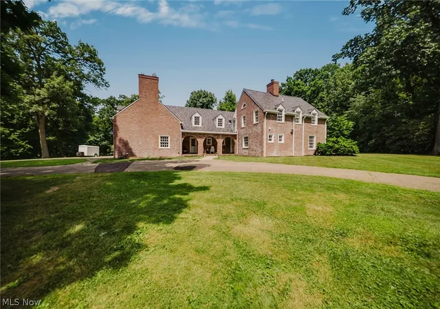 Photo 2 of Mansion for sale at 1322 Springhill Ln Ne, Massillon, OH 44646 | MLS# 5233456 | Listing updated on 2026-08-20