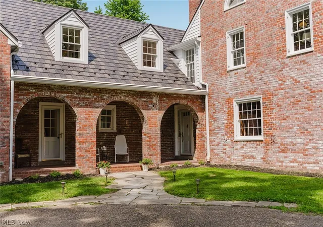 Photo 3 of Mansion for sale at 1322 Springhill Ln Ne, Massillon, OH 44646 | MLS# 5233456 | Listing updated on 2026-08-20