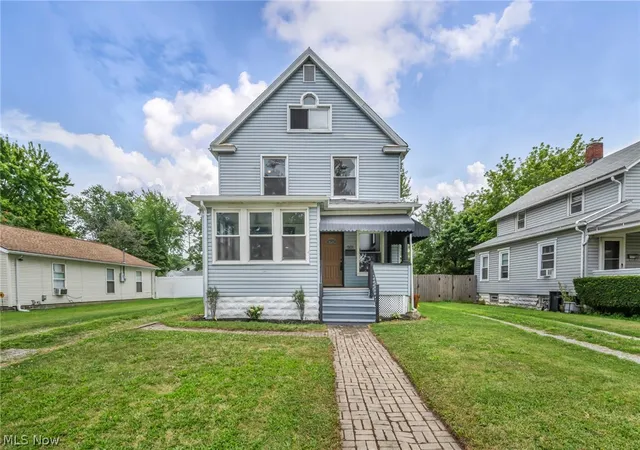 Photo 2 of Single family home for sale at 501 W 21st Street, Lorain, OH 44052 | MLS# 5231793 | Listing updated on 2026-08-13