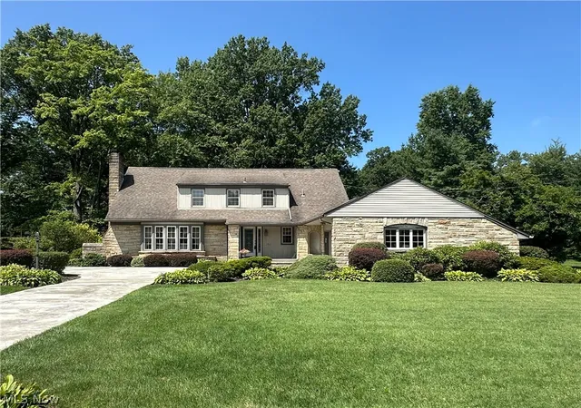 Photo 1 of Single family home for sale at 458 Hogarth Ave, Niles, OH 44446 | MLS# 5233475 | Listing updated on 2026-09-17