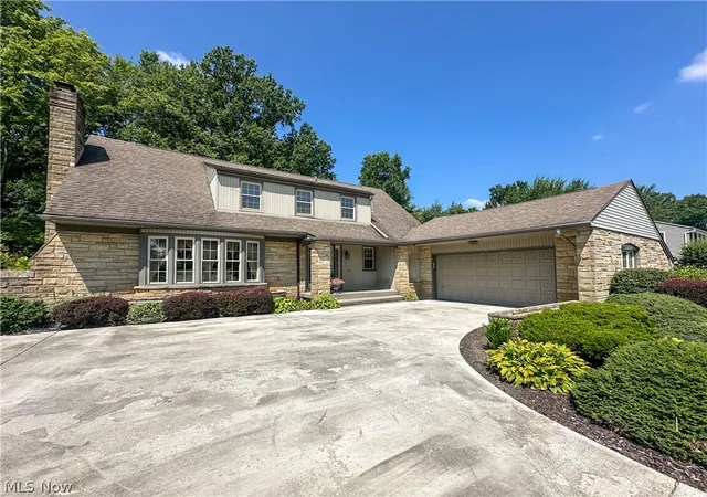 Photo 2 of Single family home for sale at 458 Hogarth Ave, Niles, OH 44446 | MLS# 5233475 | Listing updated on 2026-09-17