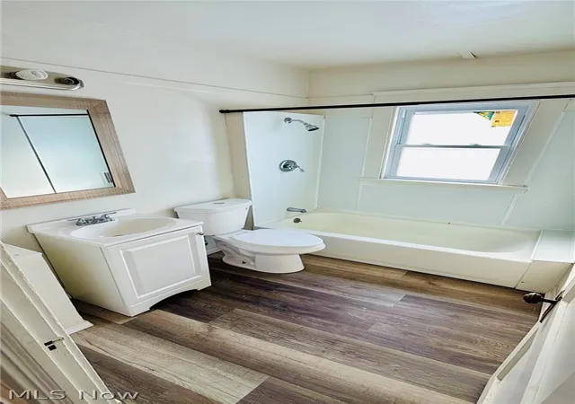 Listing Photo 4 - Condo for sale in building located at 1088 E 141st St, Cleveland, OH 44110