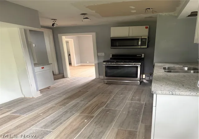 Photo 2 of Single family home for sale at 4009 Rosemond Rd, Cleveland, OH 44121 | MLS# 5233532 | Listing updated on 2026-09-23