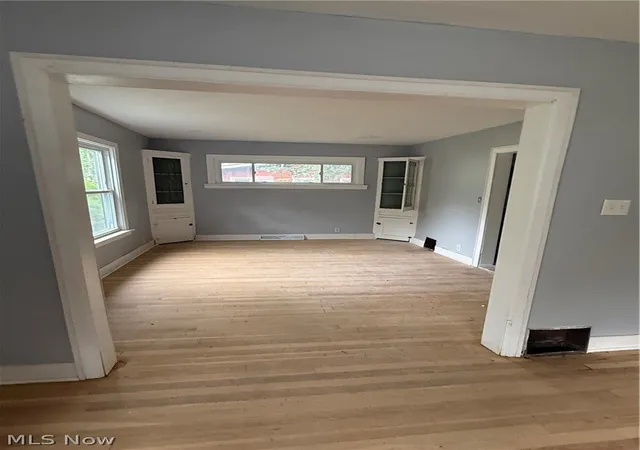 Photo 4 of Single family home for sale at 4009 Rosemond Rd, Cleveland, OH 44121 | MLS# 5233532 | Listing updated on 2026-09-23