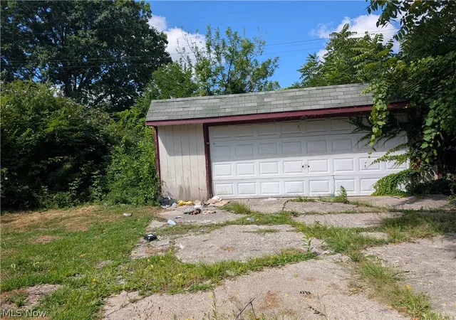 Photo 3 of Single family home for sale at 3880 E 154th Street, Cleveland, OH 44128 | MLS# 5233397 | Listing updated on 2026-08-14