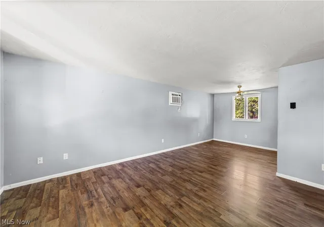 Listing Photo 4 - Condo for sale in building located at 1423 Shaffer, Lorain, OH 44053
