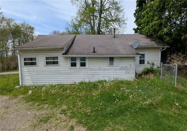 Photo 3 of Single family home for sale at 320 Indiana Ave, Mansfield, OH 44905 | MLS# 5204785 | Listing updated on 2026-08-25