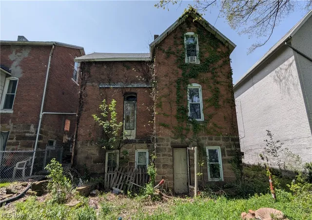 Photo 2 of Single family home for sale at 273 S Adams St, Mansfield, OH 44902 | MLS# 5204778 | Listing updated on 2026-08-25