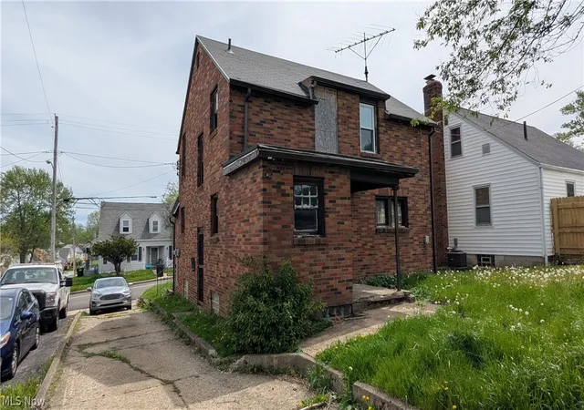 Photo 2 of Single family home for sale at 350 Sturges Ave, Mansfield, OH 44903 | MLS# 5204788 | Listing updated on 2026-08-25