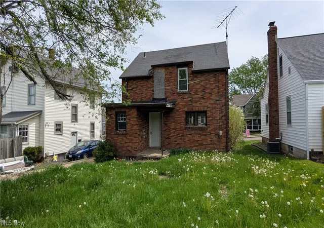 Photo 3 of Single family home for sale at 350 Sturges Ave, Mansfield, OH 44903 | MLS# 5204788 | Listing updated on 2026-08-25
