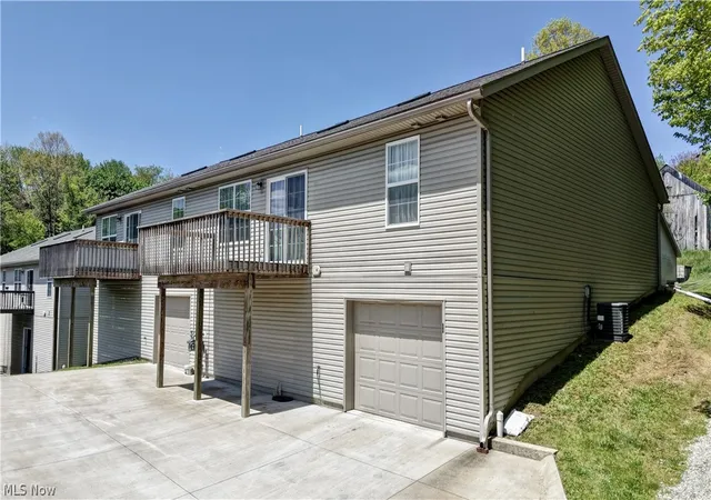 Listing Photo 4 - Condo for sale in building located at 213 Knollton Dr, Millersburg, OH 44654