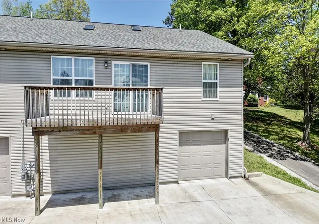 Listing Photo 5 - Condo for sale in building located at 213 Knollton Dr, Millersburg, OH 44654