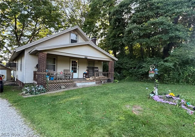 Photo 2 of Single family home for sale at 2806 3rd Street Ne, Canton, OH 44704 | MLS# 5233572 | Listing updated on 2026-08-06