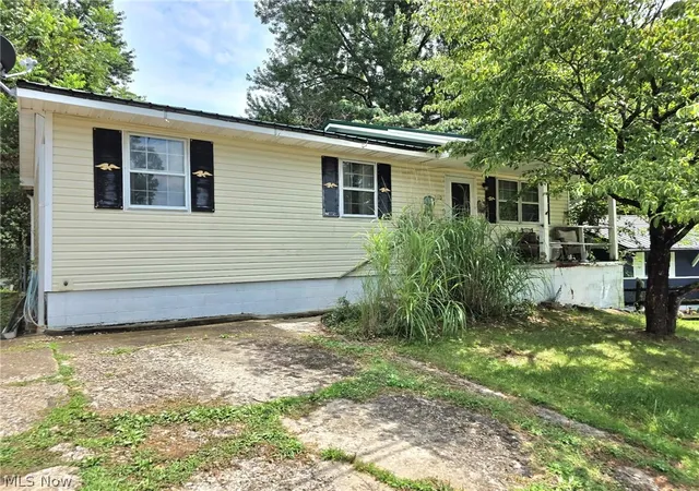 Photo 1 of Single family home for sale at 210 E 10th Street, Williamstown, WV 26187 | MLS# 5233611 | Listing updated on 2026-08-11