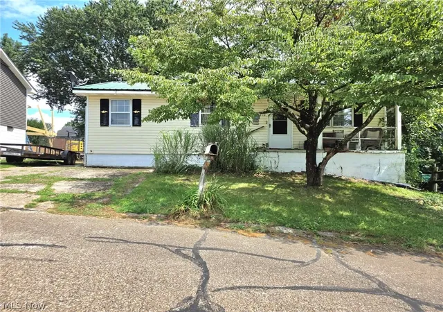 Photo 2 of Single family home for sale at 210 E 10th Street, Williamstown, WV 26187 | MLS# 5233611 | Listing updated on 2026-08-11