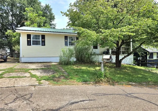 Photo 4 of Single family home for sale at 210 E 10th Street, Williamstown, WV 26187 | MLS# 5233611 | Listing updated on 2026-08-11