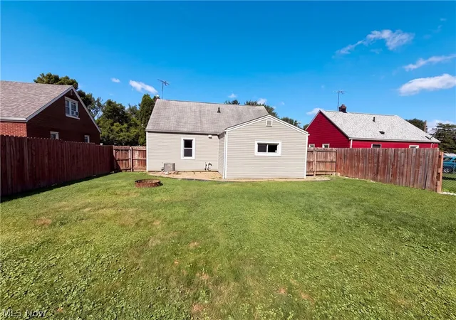 Photo 4 of Sale Pending at 841 Chinook Ave, Akron, OH 44305 | MLS# 5233723 | Listing updated on 2026-08-14