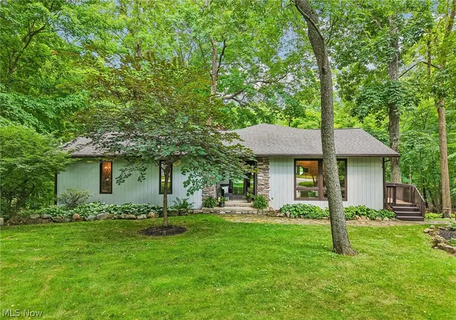 Photo 1 of Sale Pending at 985 S Medina Line Rd, Wadsworth, OH 44281 | MLS# 5233704 | Listing updated on 2026-08-12
