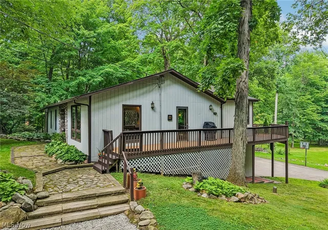 Photo 2 of Sale Pending at 985 S Medina Line Rd, Wadsworth, OH 44281 | MLS# 5233704 | Listing updated on 2026-08-12