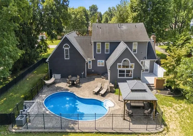 2nd image of 126 Masonic Park Rd, Marietta, OH 45750 | MLS# 5233588