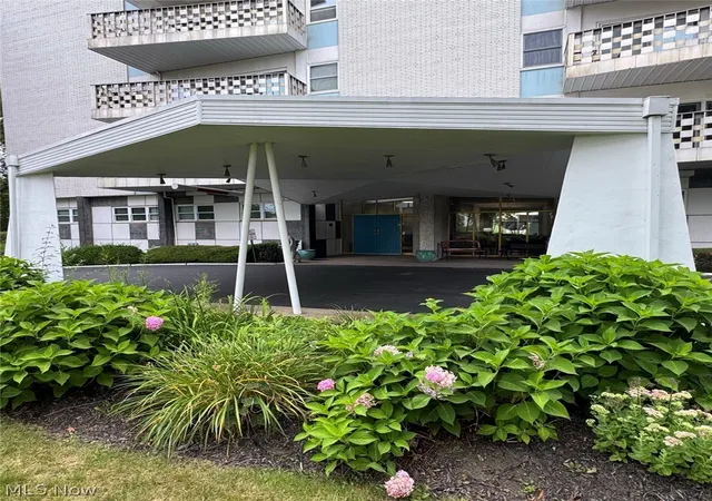 Photo 2 of Condo for sale at 275 N Portage Path, Akron, OH 44303 | MLS# 5233412 | Listing updated on 2026-08-18