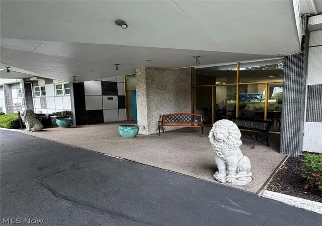 Photo 3 of Condo for sale at 275 N Portage Path, Akron, OH 44303 | MLS# 5233412 | Listing updated on 2026-08-18