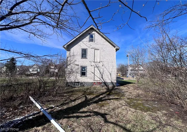 Listing Photo 2 - Condo for sale in building located at 4291 E 114th St, Cleveland, OH 44105 - Unit #