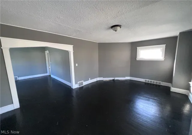 Listing Photo 4 - Condo for sale in building located at 4291 E 114th St, Cleveland, OH 44105