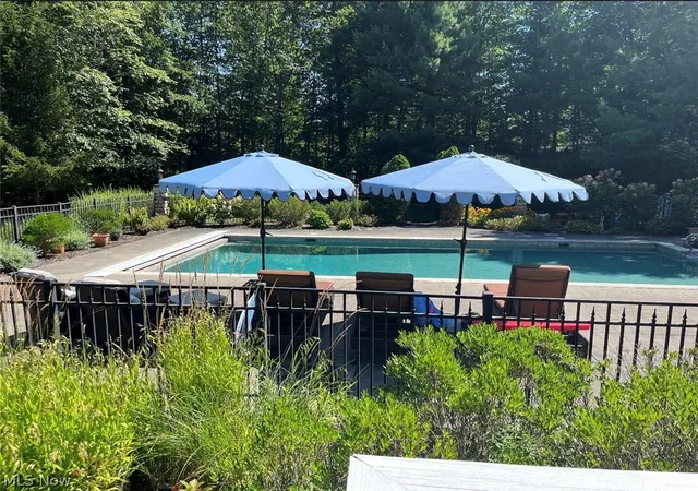 Photo 2 of Sale Pending at 7895 Arlington Dr, Chesterland, OH 44026 | MLS# 5233153 | Listing updated on 2026-08-06