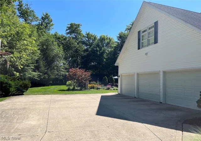 Photo 3 of Sale Pending at 7895 Arlington Dr, Chesterland, OH 44026 | MLS# 5233153 | Listing updated on 2026-08-06