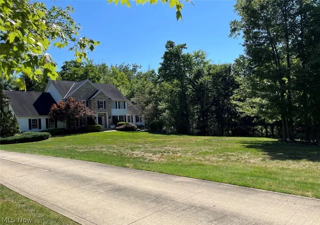 Photo 4 of Sale Pending at 7895 Arlington Dr, Chesterland, OH 44026 | MLS# 5233153 | Listing updated on 2026-08-06