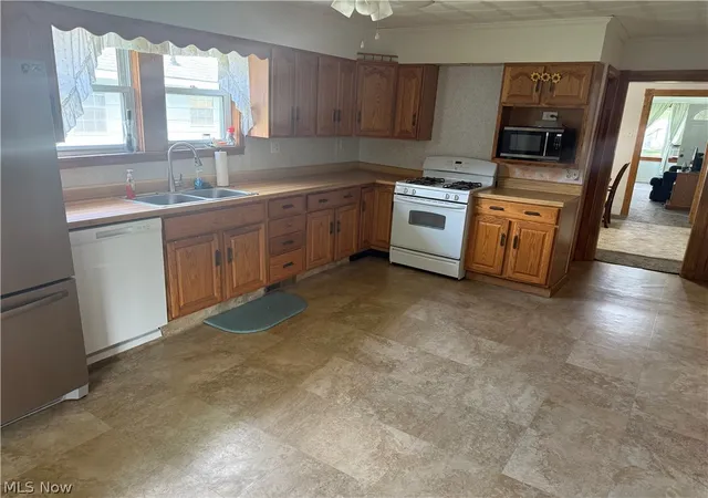 Photo 3 of Single family home for sale at 502 Victoria Ave, Parkersburg, WV 26101 | MLS# 5233837 | Listing updated on 2026-10-05