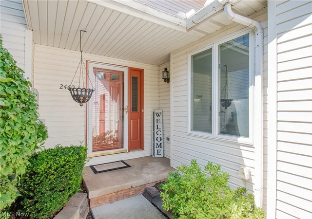 Listing Photo 4 - Condo for sale in building located at 2440 Prt Charles Dr, Stow, OH 44224