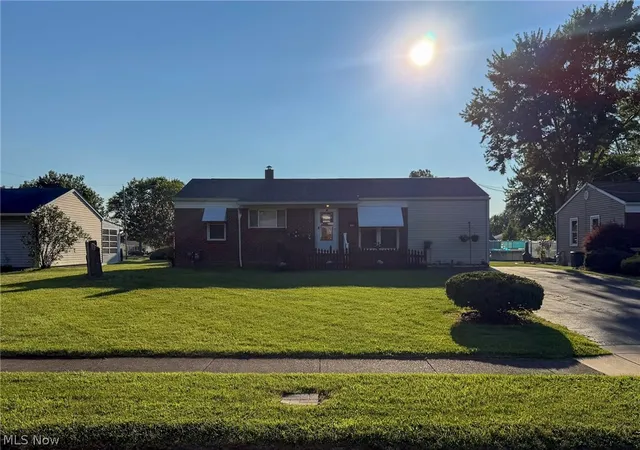 Photo 3 of Single family home for sale at 568 Purdue Ave, Youngstown, OH 44515 | MLS# 5233431 | Listing updated on 2026-09-01