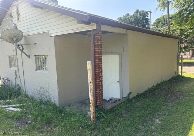 Photo 3 of Sale Pending at 359 Eastland Ave, Akron, OH 44305 | MLS# 5233904 | Listing updated on 2026-08-25