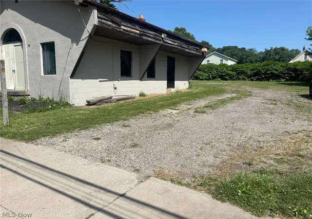 Photo 3 of Sale Pending at 359 Eastland Ave, Akron, OH 44305 | MLS# 5233904 | Listing updated on 2026-08-25