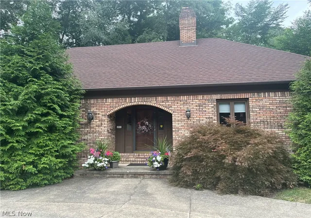 Photo 2 of Sale Pending at 6800 Strathmore Dr, Cleveland, OH 44125 | MLS# 5233508 | Listing updated on 2026-08-20