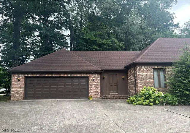 Photo 3 of Sale Pending at 6800 Strathmore Dr, Cleveland, OH 44125 | MLS# 5233508 | Listing updated on 2026-08-20