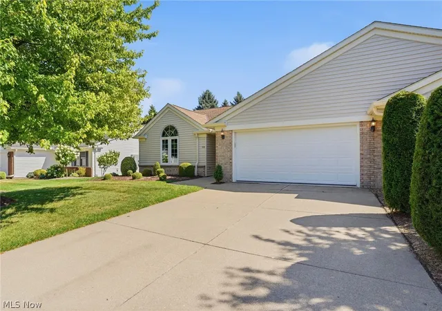 Listing Photo 2 - Condo for sale in building located at 218 Lisa Ann Dr, Huron, OH 44839 - Unit #