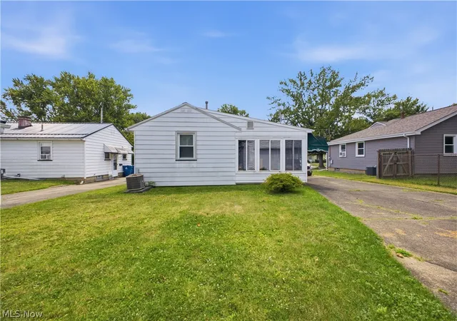 Photo 2 of Single family home for sale at 1428 Youll St, Niles, OH 44446 | MLS# 5233939 | Listing updated on 2026-08-14