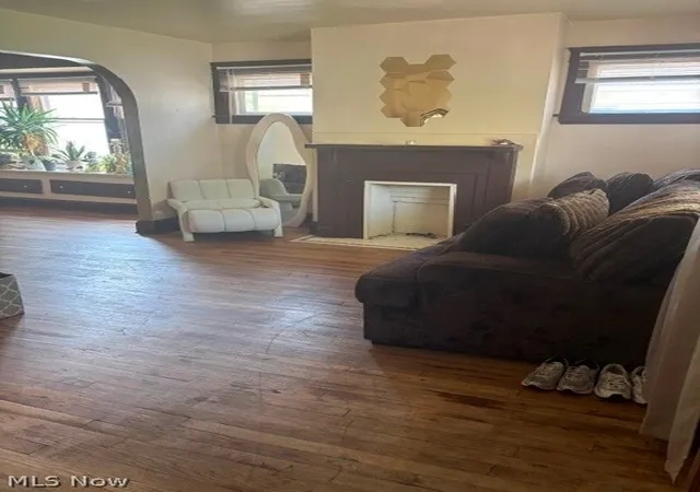 Listing Photo 2 - Condo for sale in building located at 3013 E 130th St, Cleveland, OH 44120
