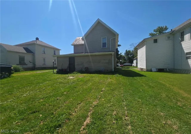 Photo 2 of Single family home for sale at 1203 Woodland St NW, Warren, OH 44483 | MLS# 5233291 | Listing updated on 2026-08-07