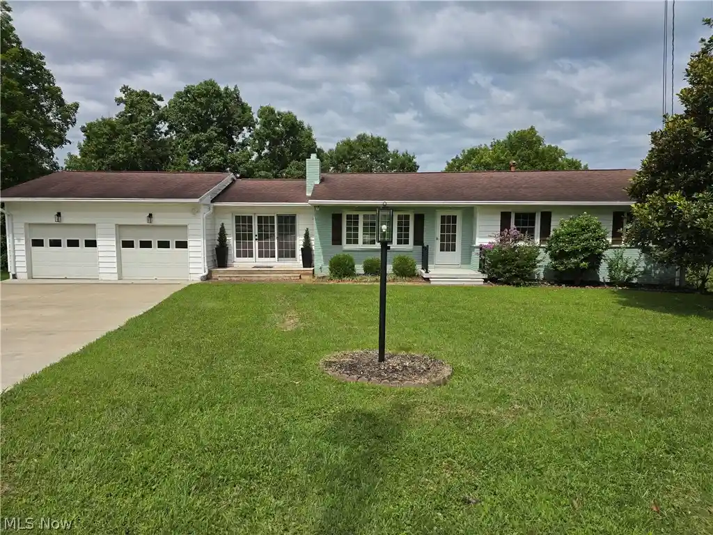 Photo 1 of Single family home for sale at 52 Meadow Ln Cir, Parkersburg, WV 26101 | MLS# 5233985 | Listing updated on 2026-10-26