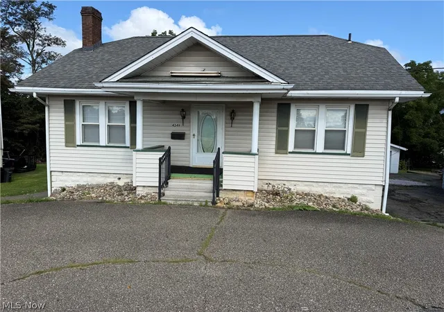 Photo 2 of Single family home for sale at 4249 Sunset Blvd, Steubenville, OH 43952 | MLS# 5218080 | Listing updated on 2026-08-20